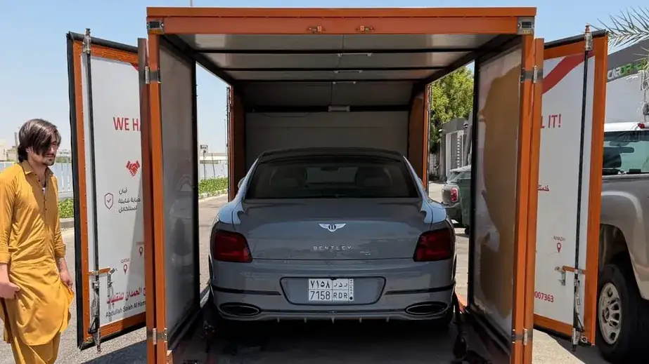 سطحة الحمدان أثناء خدمة على الطريق